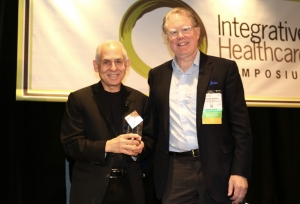 Daniel Amen, MD, receives the IHS Visionary Award on Feb. 23 in New York City. 