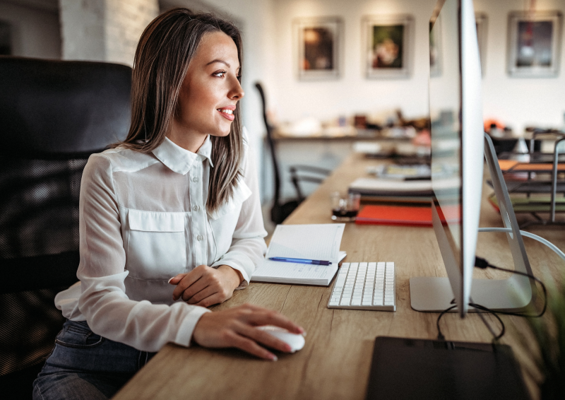 Businesswoman on a computer