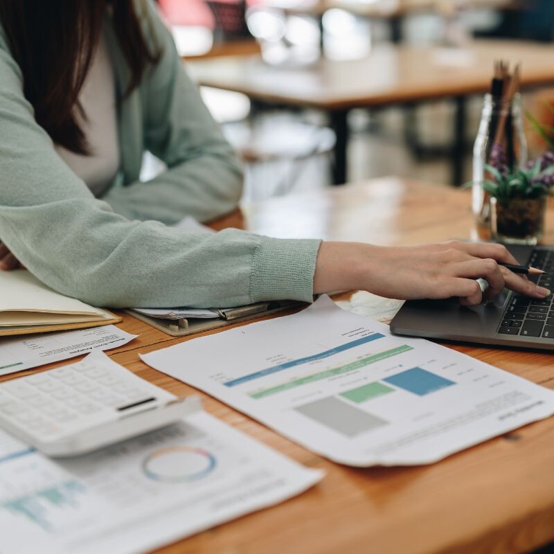 Financial administrator typing an email.