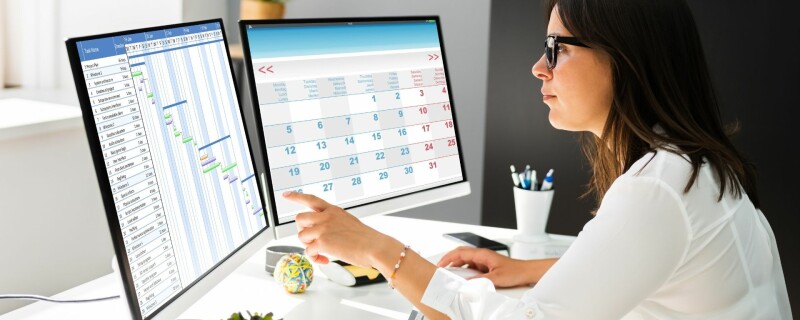 woman using a google shared calendar to help her team