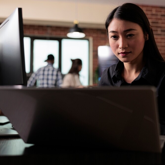 Admin professional using AI for procedures documentation