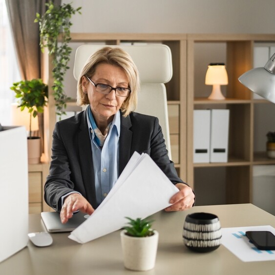 Administrative professional/project manager identifying risks