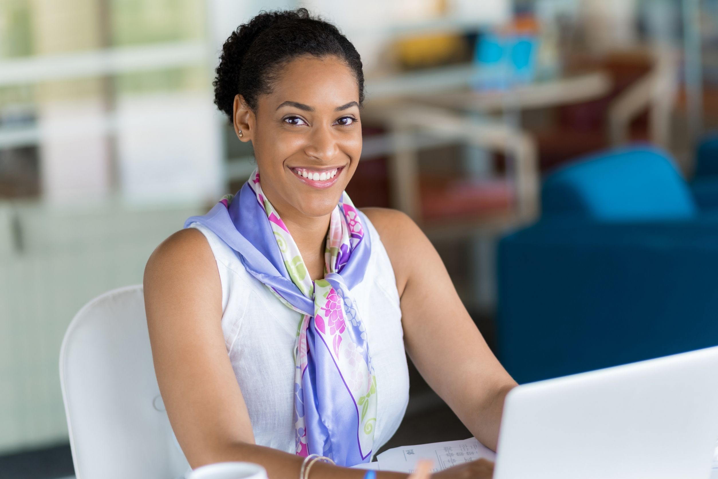 EA working on her google calendar at work