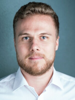 Headshot of Jonathan Hesselbarth