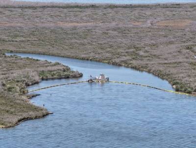 Oil spill leaves fishermen waiting on cleanup, seafood safety answers