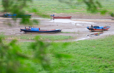 China's Poyang Lake is facing severe drought conditions.