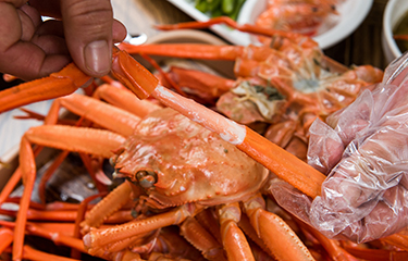 Boiled snow crab.