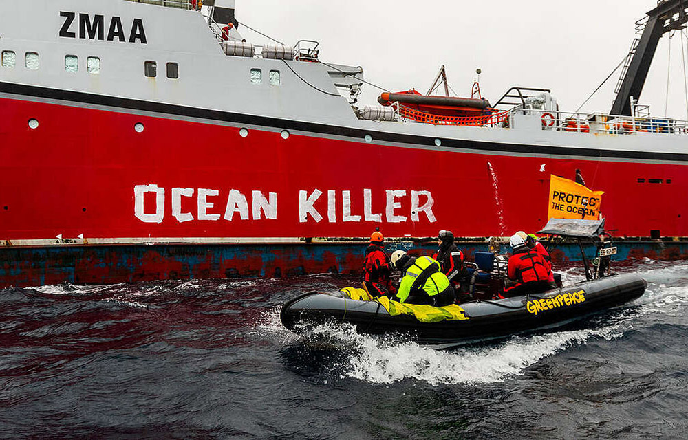 On 30 June, Greenpeace demonstrators painted "OCEAN KILLER" on the Ocean Dawn, owned and operated by New Zealand seafood company Sealord