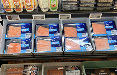 Norwegian salmon exports on shelves in a Korean market.