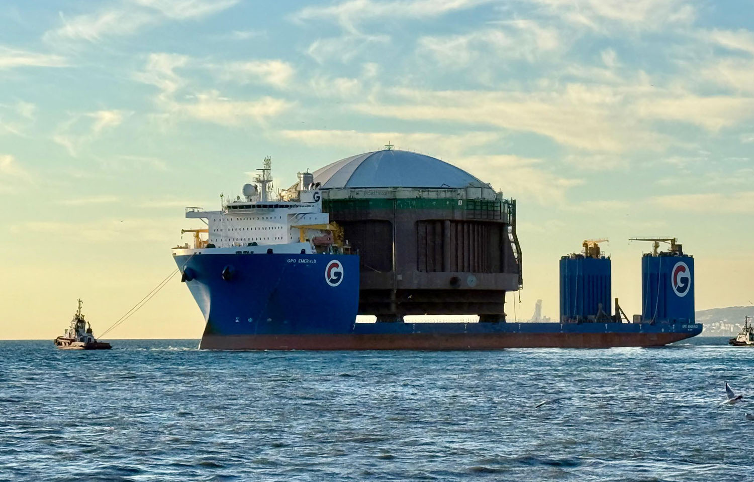Nordlaks floating Storbåtsegget “big boat egg” salmon farm on its way to Norway