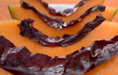 Laver seaweed on melon.