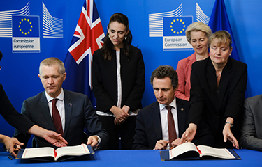 European Commission President Ursula von der Leyen and New Zealand Prime Minister Jacinda Ardern sign a free-trade agreement in June 2022.