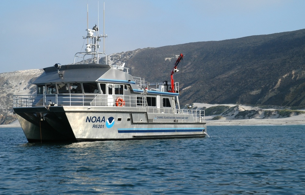 A NOAA Fisheries research vessel