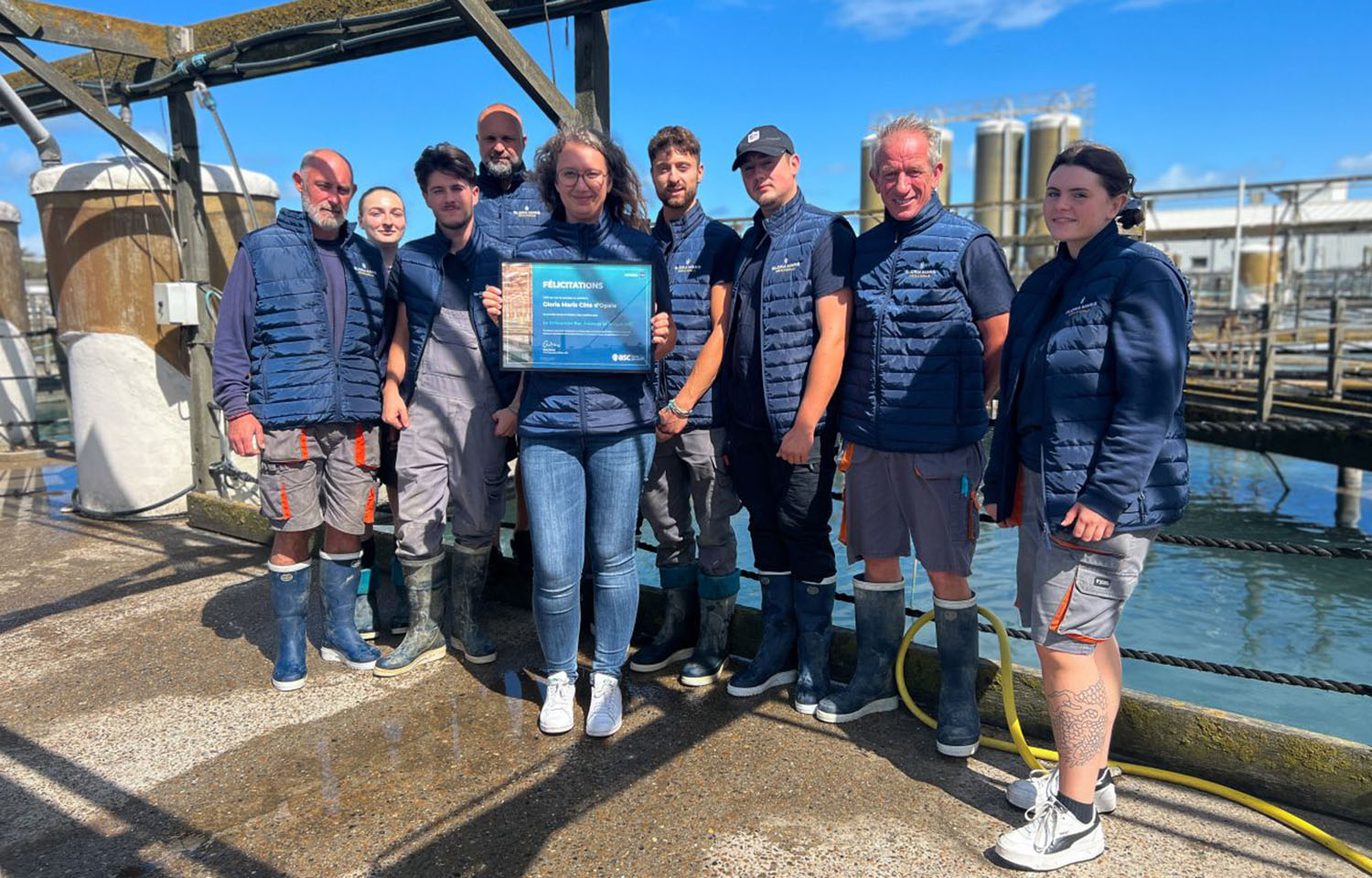 Gloria Maris Côte d’Opale representatives celebrating the certification