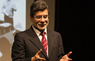 Aquaculture Innovation Club Founder and Executive Director Adolfo Alvial giving a speech.
