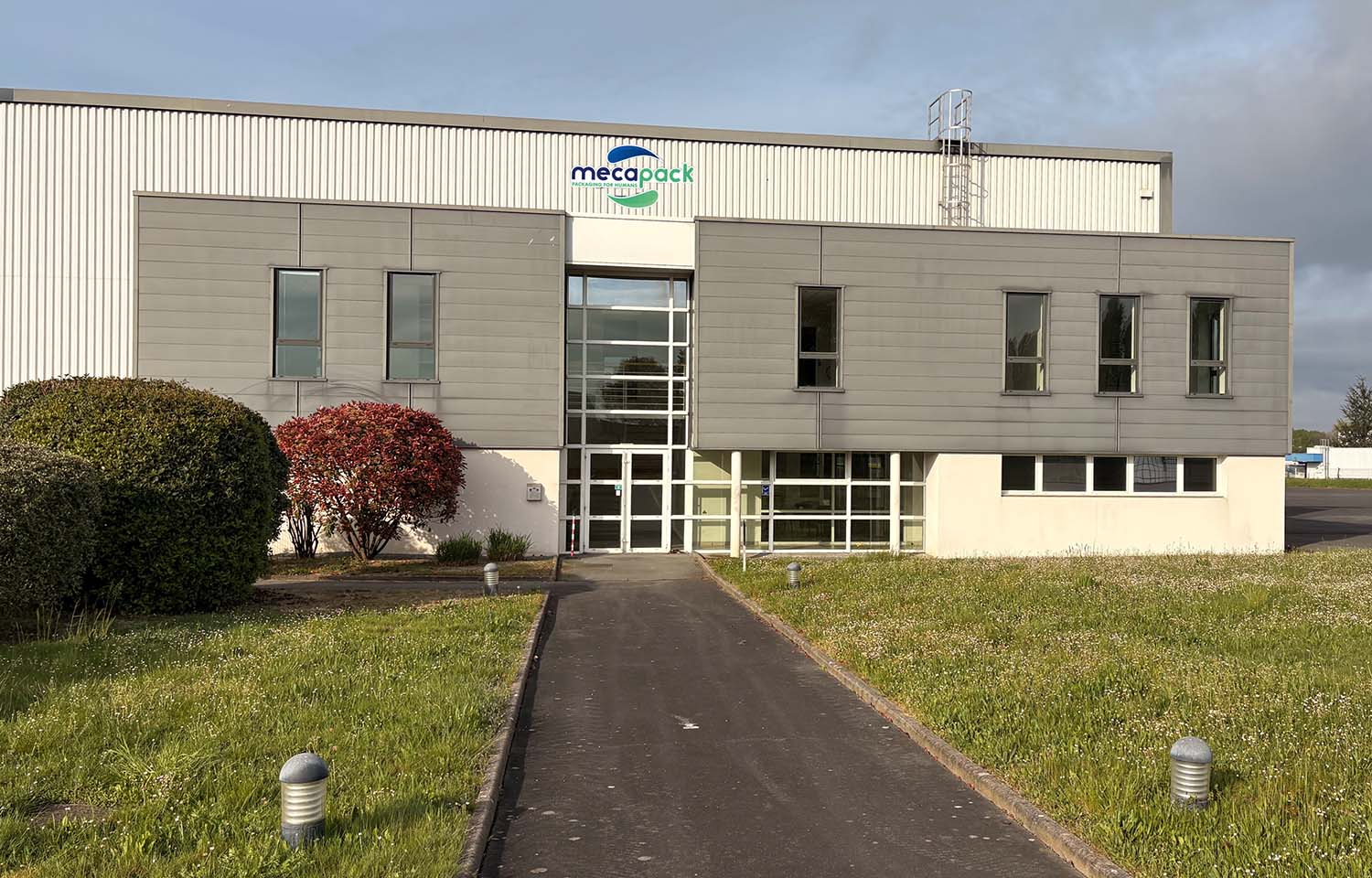 The exterior of Mecapack's new facility