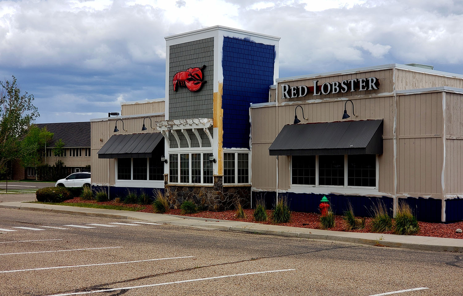 The exterior of a Red Lobster that is being repainted