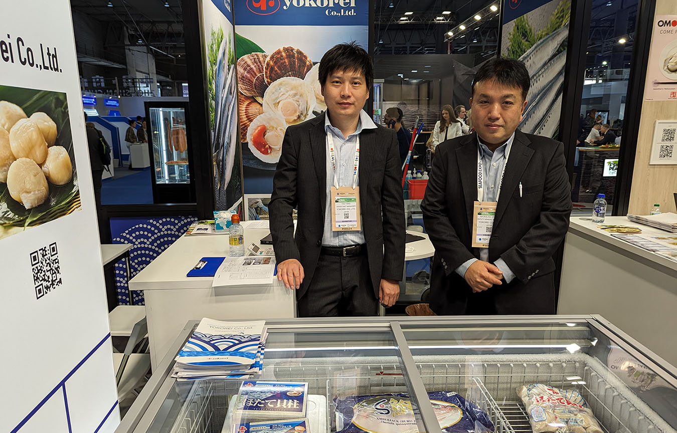 Yokorei Co. Deputy General Manager Shunsuke Otsuki (right)