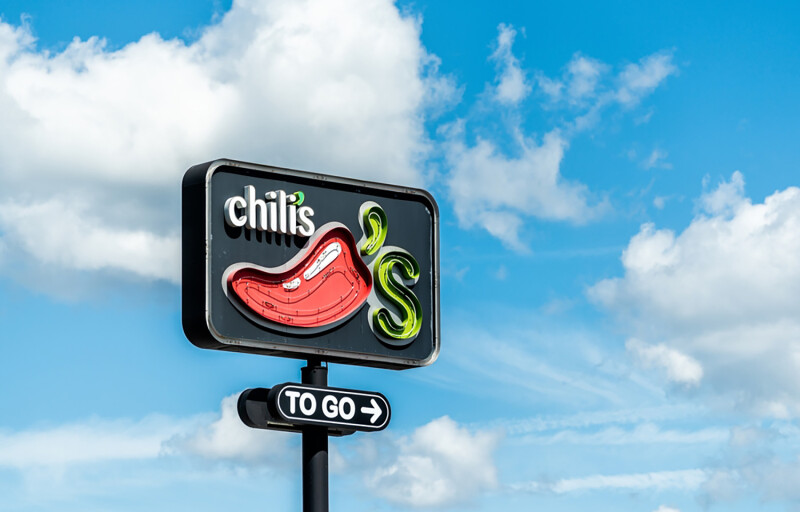 A Chili's sign