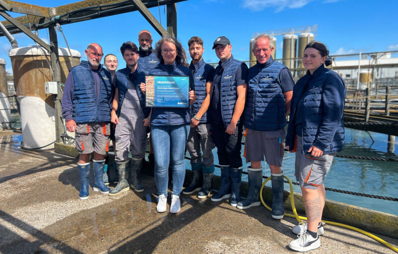 Gloria Maris Côte d’Opale representatives celebrating the certification