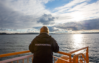 A member of the Swedish Agency for Marine and Water Management on a fishing vessel.
