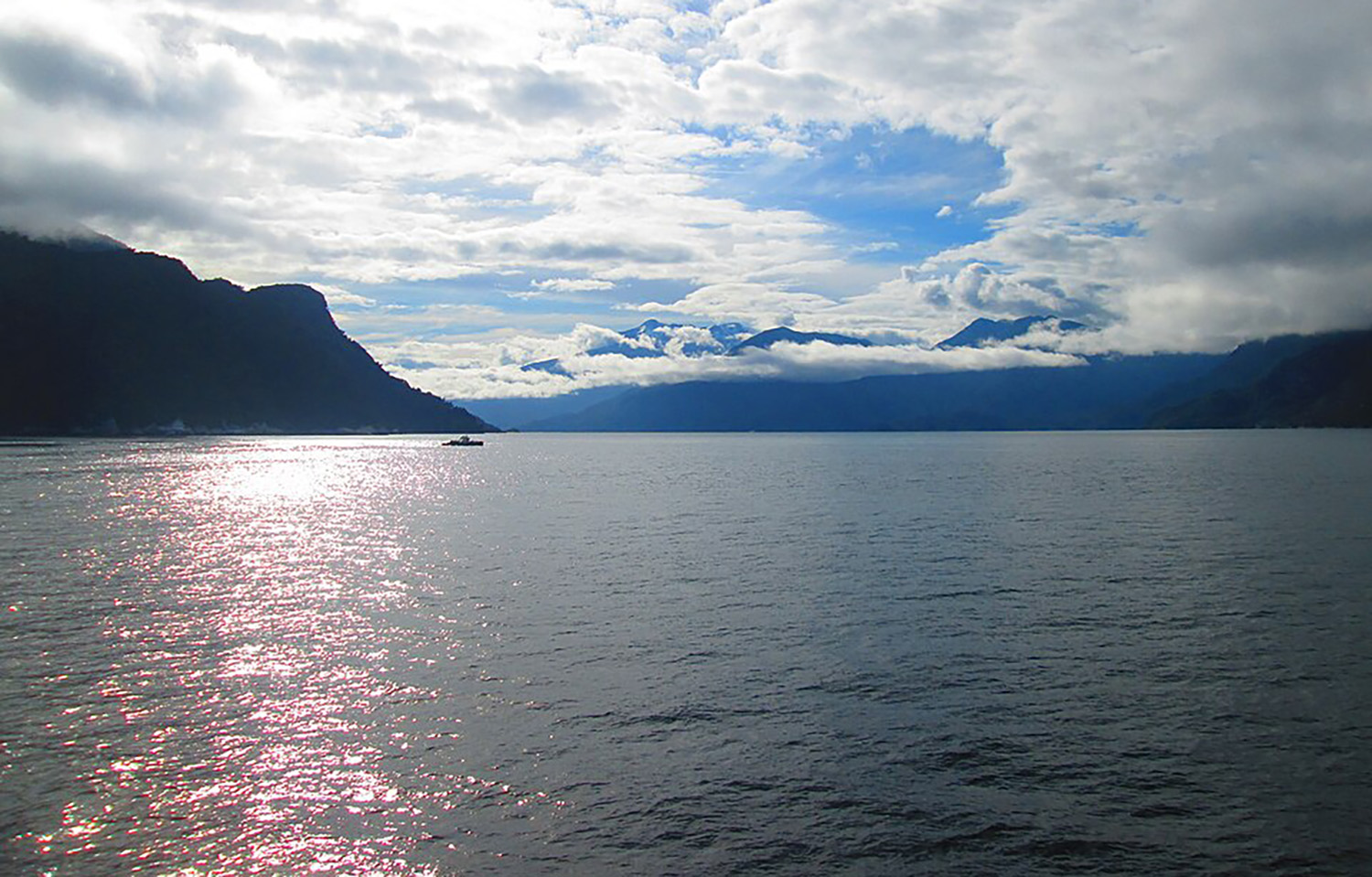 5 dead, 1 missing in sunk vessel incident in Southern Chile