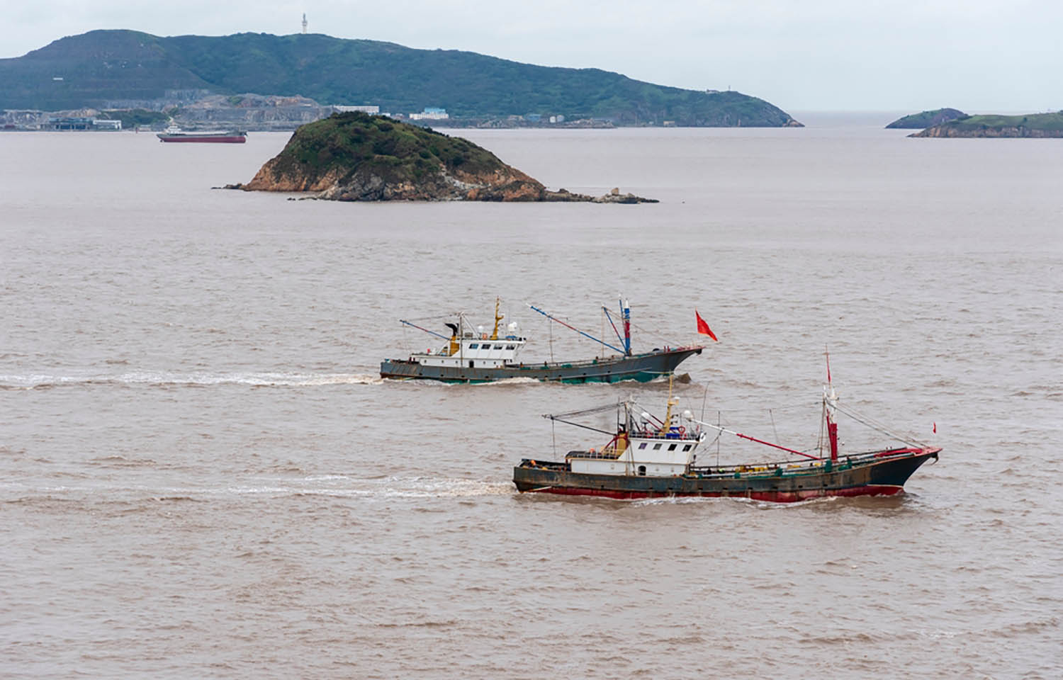 Small fishing vessels off the Chinese coast