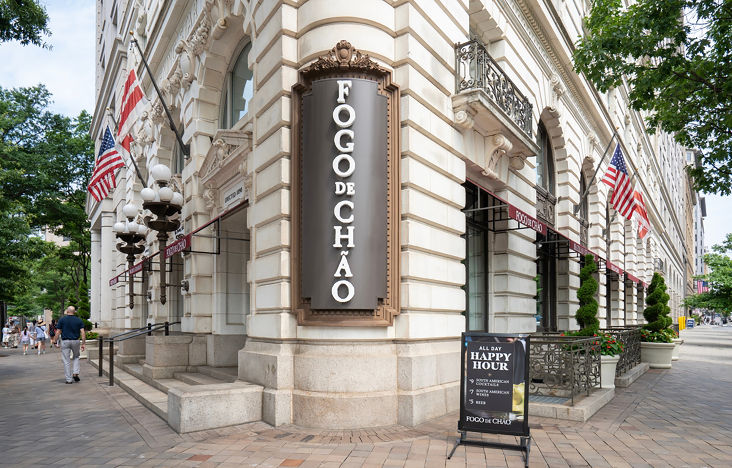 Upscale restaurant dining in the US enjoying bright holiday outlook