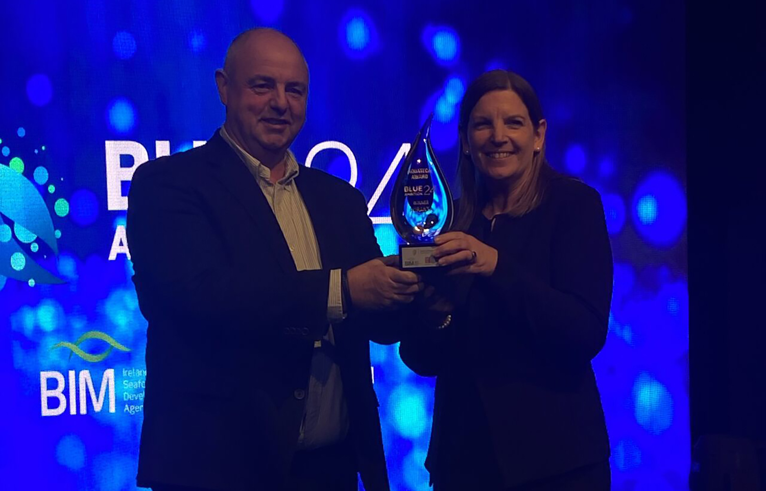 Auranta CEO John Cullen (left) being awarded Bord Iascaigh Mhara's Aquatech Business of the Year