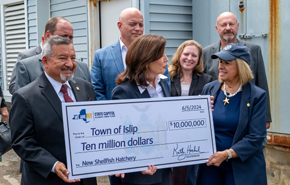 New York Governor Kathy Hochul presenting the check for the facility