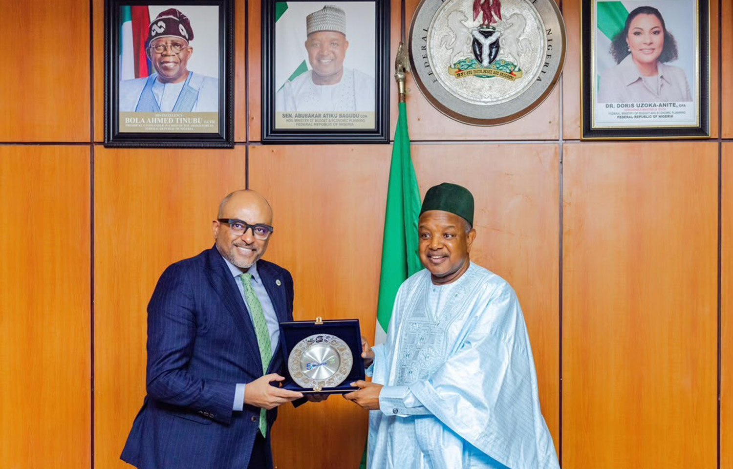 WorldFish Director General Essam Yassin Mohammed (left) and Nigeria’s Minister of Budget and Economic Planning, Senator Abubakar Atiku Bagudu, at the signing ceremony for the host country agreement in Abuja, Nigeria