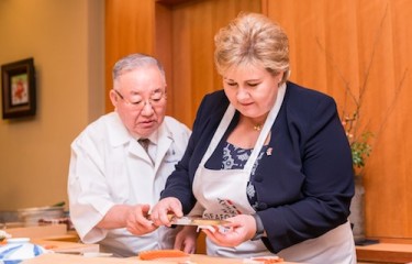Norwegian Prime Minister Erna Solberg and sushi chef Tsutomu Shimamiya