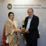 CenSea's Jeff Stern receives the Primaduta award