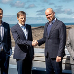 Thorsteinn Már Baldvinsson CEO of Samherji, and Tómas Már Sigurdsson CEO of HS Orka shake hands on the agreement. With them are Jón Kjartan Jónsson MD of Samherji Fishfarming and Jón Ásgeirsson VP Strategy and Resource Park of HS Orka