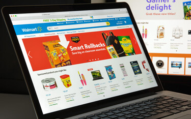 Walmart has taken the lead in the race to win over American consumers’ online grocery business.