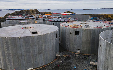 Indre Harøy, Norway-headquartered Salmon Evolution AS has reported capex in line with budget and on-track performance for the first 300-gram smolt release at its land-based Atlantic salmon farm.