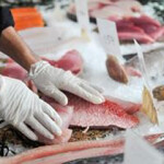 A group of 26 grocery chains, seafood industry stakeholders, and experts are calling on the federal government to commit to a timeline to fulfill its mandate to implement boat-to-plate traceability for seafood in Canada.