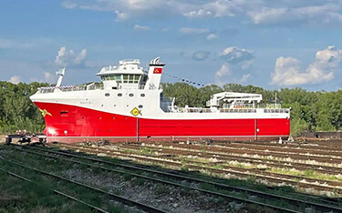 The first crab processing vessel fully built in Russia, the Vaigach