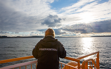 A member of the Swedish Agency for Marine and Water Management on a fishing vessel.