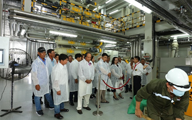 The ribbon cutting at the new Skretting feed factory.