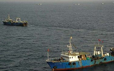 The Lian Run 23 fishing near Conakry, Guinea in 2006.