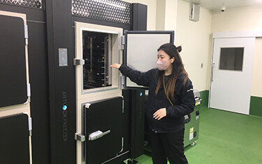 Hikari Iida of Iida Suisan shows off the company's new blast freezer.