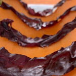 Laver seaweed on melon.