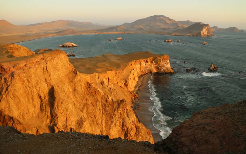 The shoreline of the Paracas National Reserve