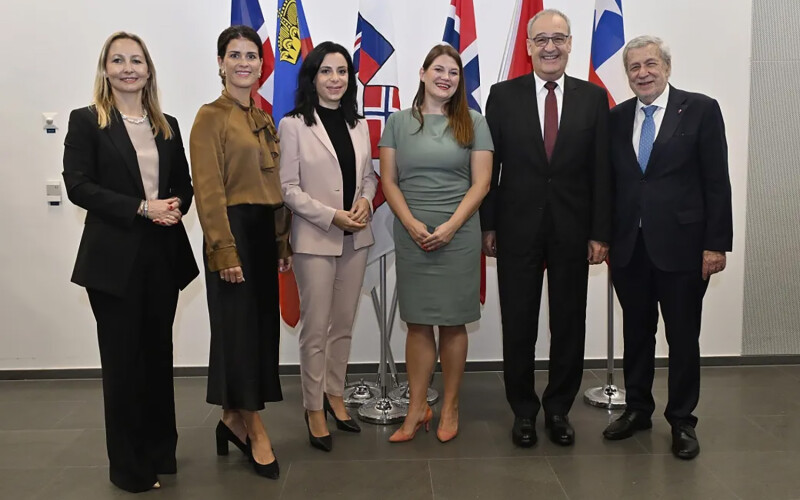 From left to right, EFTA Secretary-General Siri Veseth Meling; Iceland Foreign Affairs Minister Thórdís Kolbrún Reykfjörd Gylfadóttir; Liechtenstein Foreign Affairs, Education, and Sports Minister Dominique Hasler; Norway Trade and Industry Minister Cecilie Myrseth; Switzerland Federal Councilor Guy Parmelin; and Chile Foreign Affairs Minister Alberto van Klaveren
