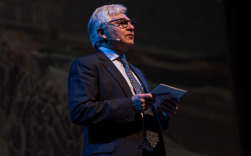 SalmonChile President Arturo Clement presenting at a recent salmon summit in Frutillar, Chile