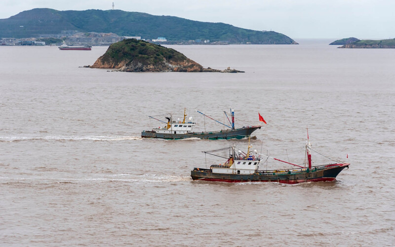 Small fishing vessels off the Chinese coast