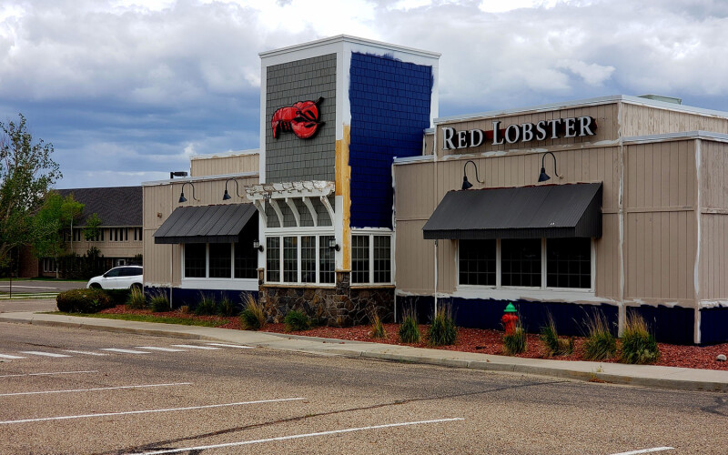 The exterior of a Red Lobster that is being repainted