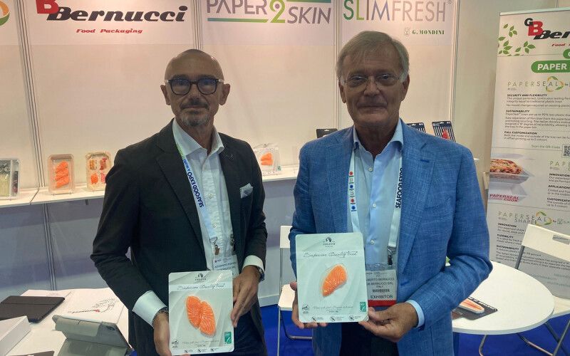 Bernucci's Alessandro Puggioli and Alberto Bernucci displaying the company's Slimfresh packaging solution