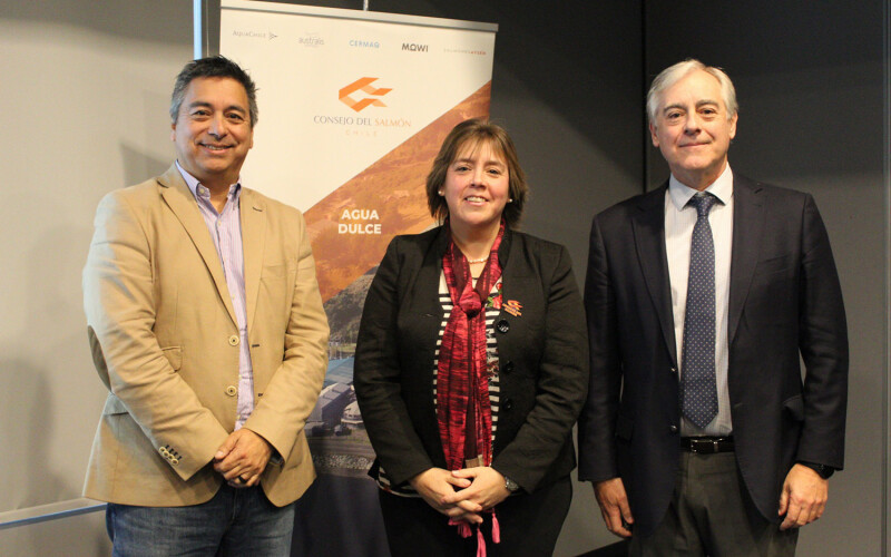 Chile Salmon Council Executive Director Loreto Seguel (middle) recently presented the council's annual sustainability update